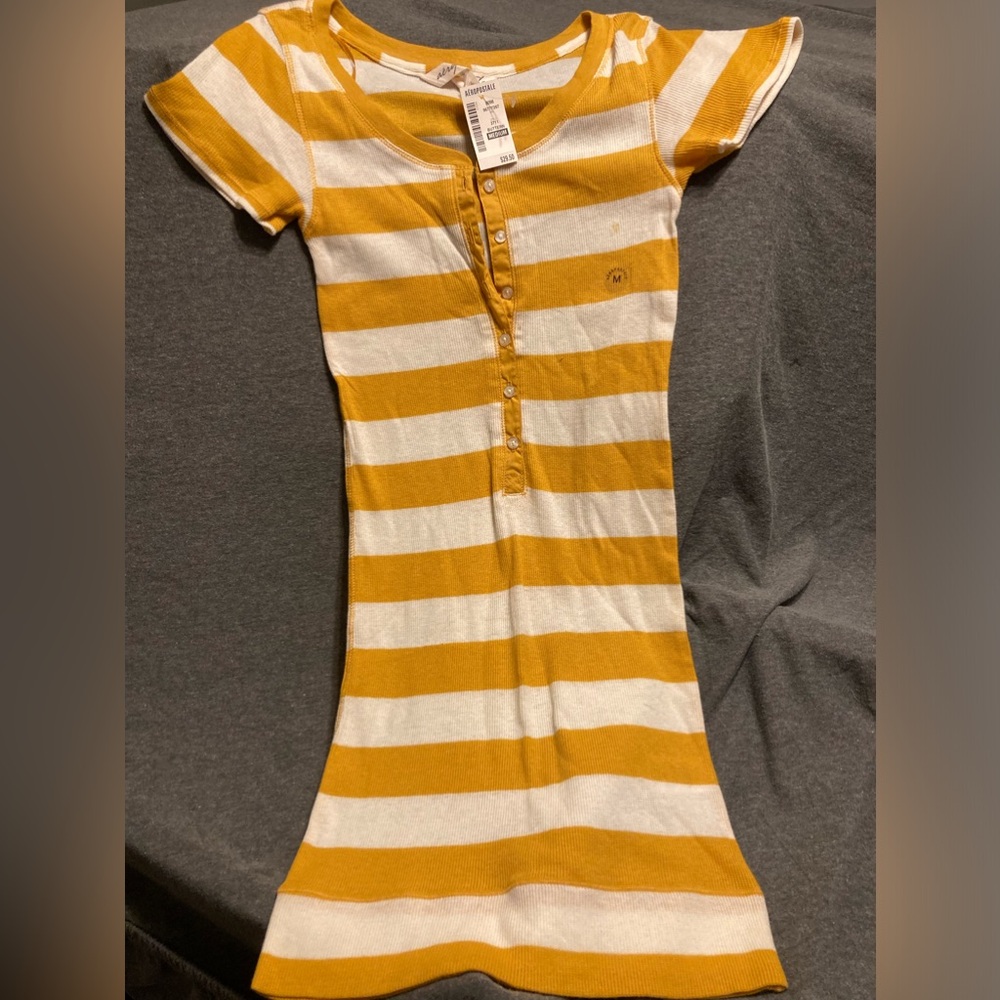 NWT girls M tee white and yellow Aeropostale